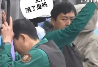 熊猫福宝韩国饲养员装哭惹群嘲，两个摄像师跟拍特写，比韩剧还假