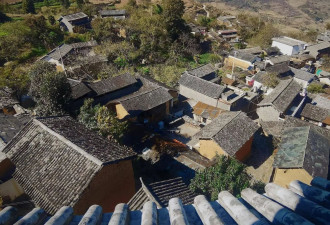 滇西茶马古道第一镇 位于云南临江靠山而建