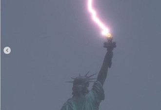 大纽约因暴雨近5万人无电用 自由女神被闪电击中