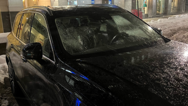 A couple's front windshield was smashed on April 4, 2024 after a piece of a pothole flew at their car and smashed it while they were driving on Highway 40 in Montreal. (Hillary Cohen)