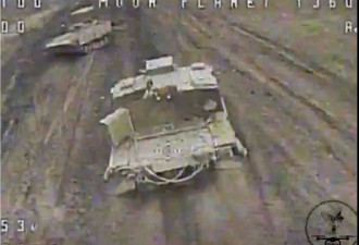 首次目击！俄极罕见“苏联末日装甲车”到前线
