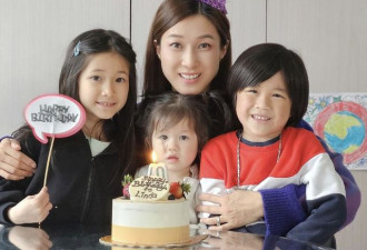 钟嘉欣在加拿大庆40岁生日 怀抱3个儿女似姐姐