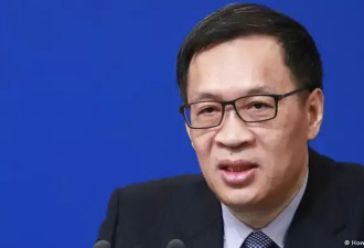 “靠金融吃金融” 前中国央行副行长涉受贿3.86亿受审