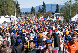 超55万人挤爆加拿大街头！大规模游行人满为患！大批华人凑热闹！