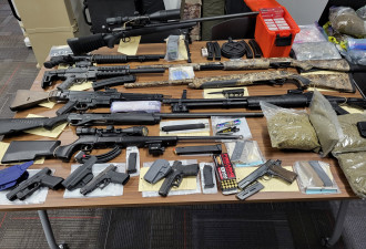 约克区警方在Newmarket和列治文山查获大批枪支和毒品