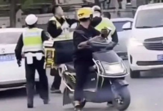 天津街头 俩男警察暴怒互殴 路人傻了 结果…