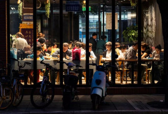 “穷人的幸福之家”：为何上海年轻人开始流行吃食堂