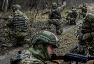 乌克兰限制海外领事服务 敦促适龄男性回国参战