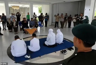 印尼男女因婚外行为被处鞭刑，每人20下伤口醒目