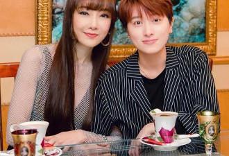 58岁女星穿透视装参加女儿婚礼刻意换装
