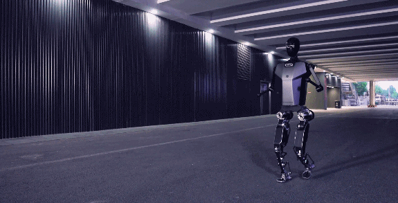 中国制人形机器人在北京跑步亮相