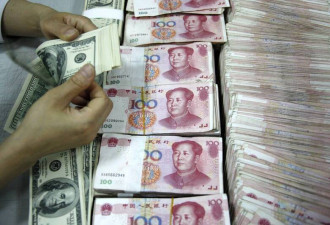 中国资本大规模外流 加剧人民币贬值