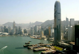 中国政经环境恶化 香港200名银行家被裁