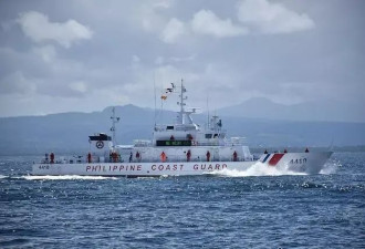 中国海警高压水炮摧毁菲船雷达，现场发生剧烈撞击