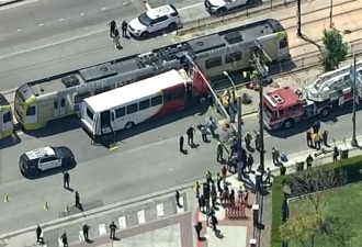 洛杉矶轨交列车与南加大校车相撞 至少55人受伤