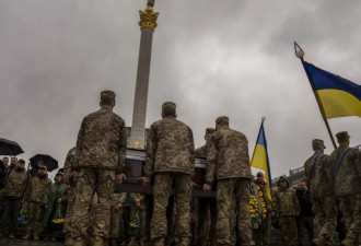 乌克兰海外领馆不再给男侨民发护照，促返国参军