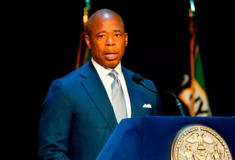 纽约市长为NYPD辩护：校园飘荡其他国旗是“卑鄙的”
