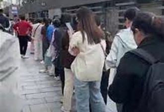 上海外滩游客超50万 如厕排队1小时 增加3厕