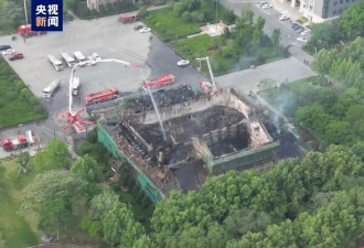 河南大学大礼堂房顶基本坍塌，起火原因初判！