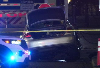刚刚 驾车冲撞白宫护栏丧命 是事故？