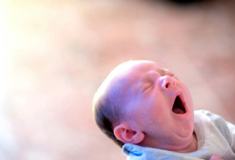 婴儿频繁喷射状吐奶是怎么了？警惕是疾病信号
