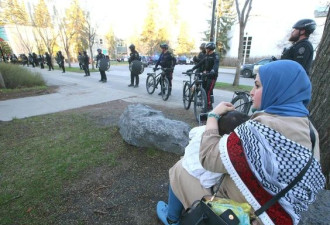加拿大警方动用防暴催泪瓦斯！清除大学抗议营地