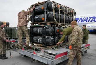 美国宣布 对乌克兰新增4亿美元军事援助