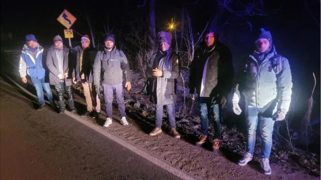 Photo of illegal migrants arrested in Champlain, New York. (@USBPChiefSWB via X)
