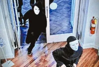 震惊！华人爱逛的“十个门”商场遭抢！5匪带面具持枪疯狂劫掠