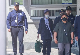 尹锡悦岳母服刑299天后获假释出狱，面对记者沉默
