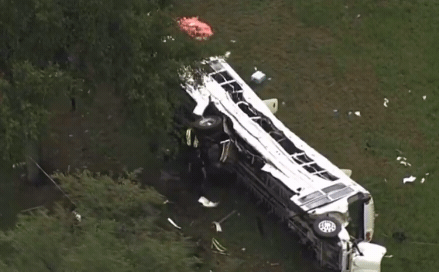 佛州严重车祸巴士翻覆 8死8重伤！