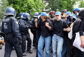抗议特斯拉德国厂扩建破坏环境，800人示威爆冲突