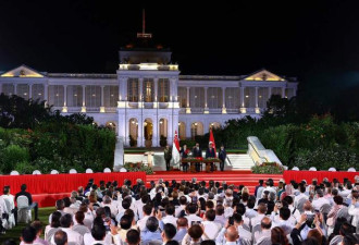 中文不流利的 “网红”新加坡总理黄循财