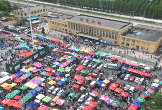 郭有才爆火后:菏泽南站烤腰子店被包围