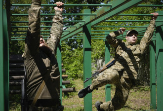乌克兰下令：释放首批囚犯去参军
