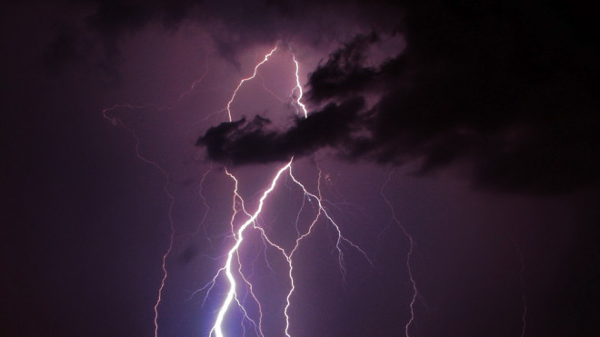 An Ontario thunderstorm can be seen in this undated  file photo. (Courtesy: Ernie Szelepcsenyi)