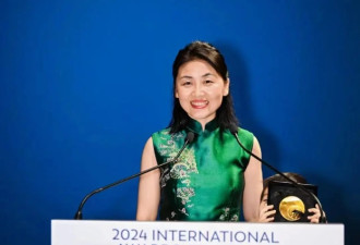 获“世界杰出女科学家” 颜宁登台领奖 造型两眼