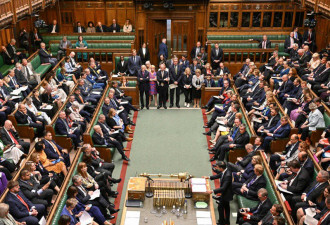 英国国会宣布正式解散 下议院650席全部空缺