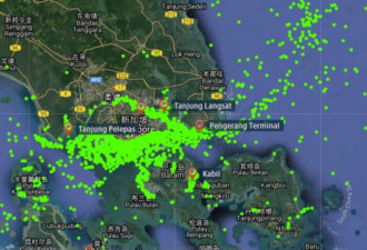 罕见！新加坡港口史诗级“大堵船”
