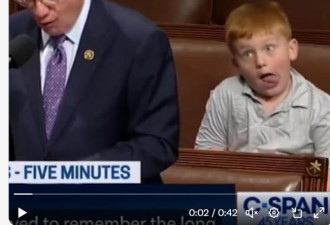 美议员演讲，身后6岁儿子做鬼脸抢镜