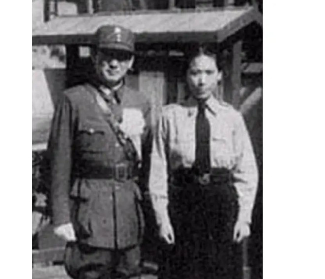 蒋介石八位虎将7人去了台湾,只有一人没去,他_无忧资讯