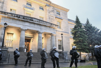 McGill昨晚出事了 15人被捕！防暴警察全副武装 动用催泪弹