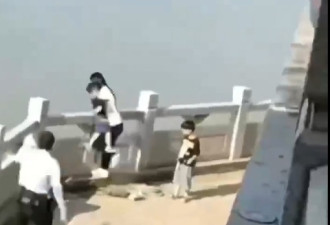 妈妈带娃跳桥!  中国紧急上铁围栏
