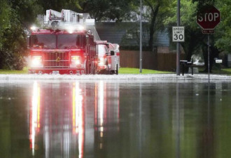 休斯敦豪雨成灾 400多人受困获救 下周热浪来袭