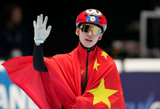 韩国速滑选手披五星旗高喊“我是中国人”