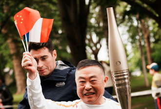 中国最“土”老板，火到了巴黎奥运会