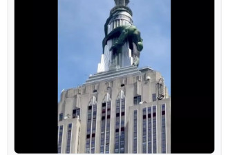 一夜之间，纽约帝国大厦楼顶惊现一条巨大的绿龙….