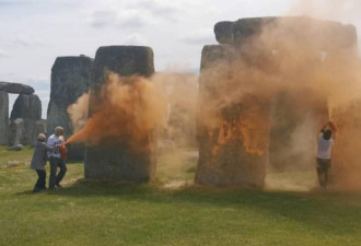 英国史前遗址巨石阵遭环保人士喷漆