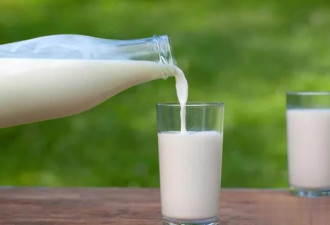 每天一杯牛奶真的会引发肝癌？医生提醒