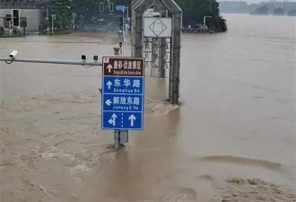 桂林遇1998年以来最大洪水：商户用船接送居民...
